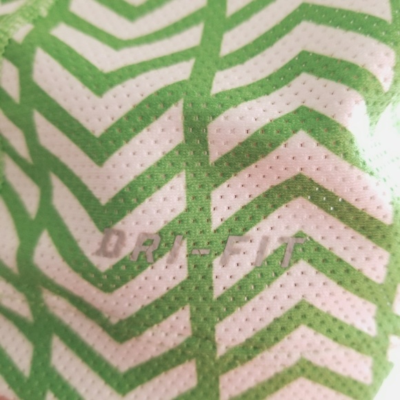 Nike Dri Fit Tank Built in Bra Gym Tennis ⭐bucks😂 - Picture 4 of 8